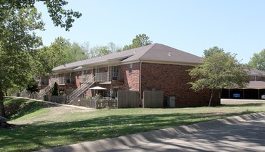 Eagle Creek Court in Indianapolis, IN - Building Photo - Building Photo