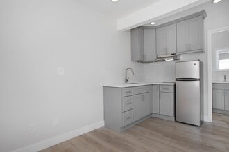 10442 Lampson Ave in Garden Grove, CA - Building Photo - Building Photo