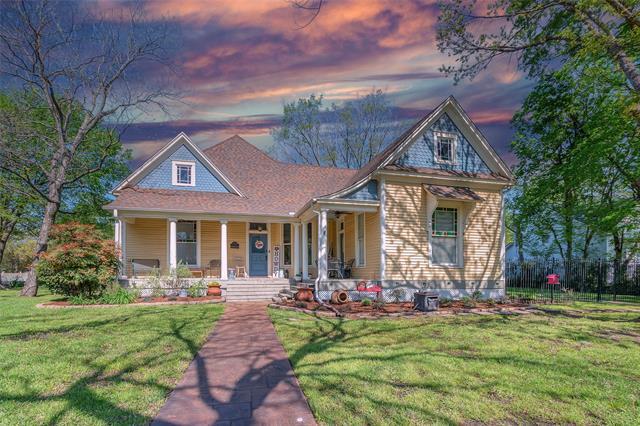 property at 408 S Center St