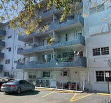 528 Meridian Ave, Unit Star Meridian in Miami Beach, FL - Building Photo