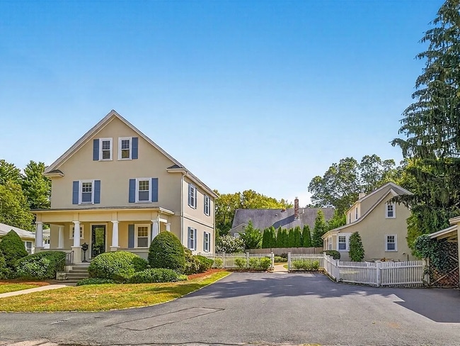 39R Twitchell St in Wellesley, MA - Building Photo - Building Photo