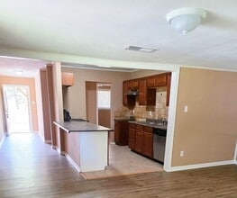 1301 Meadowview Dr in Bossier City, LA - Building Photo - Building Photo