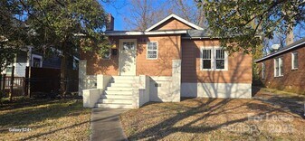 244 W Kingston Ave in Charlotte, NC - Building Photo