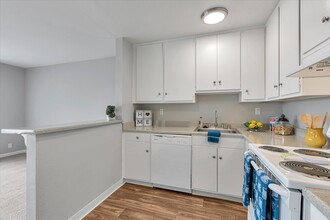 Hamilton Apartments in San Jose, CA - Building Photo - Building Photo