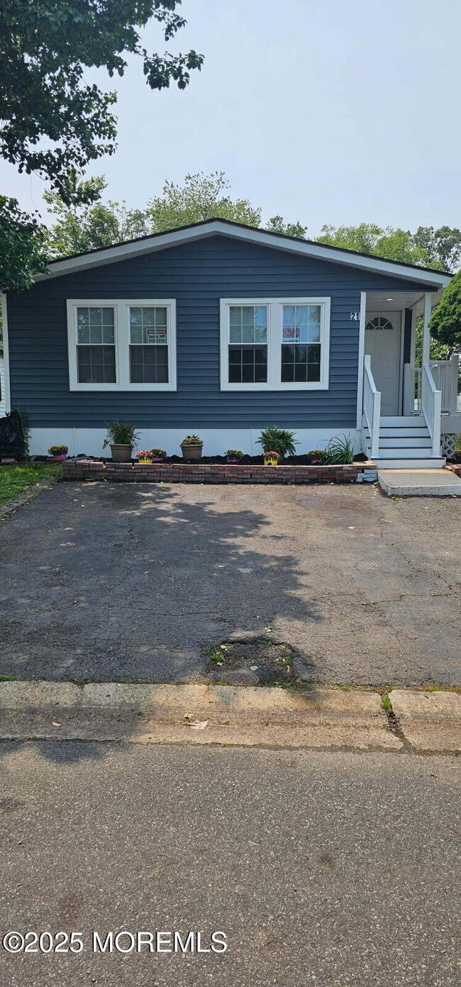 property at 21 Forest Dr