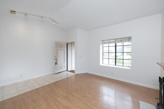 1321 Fallen Leaf Ave in Ventura, CA - Building Photo - Building Photo