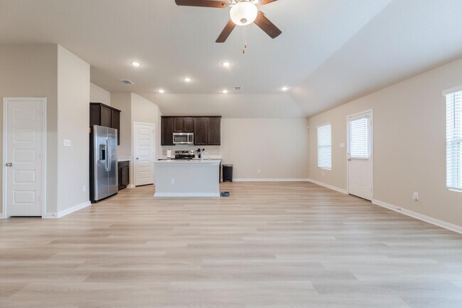 3035 Selhurst St in Converse, TX - Building Photo - Building Photo