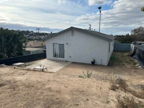 725 Pidgeon St in San Diego, CA - Building Photo - Building Photo
