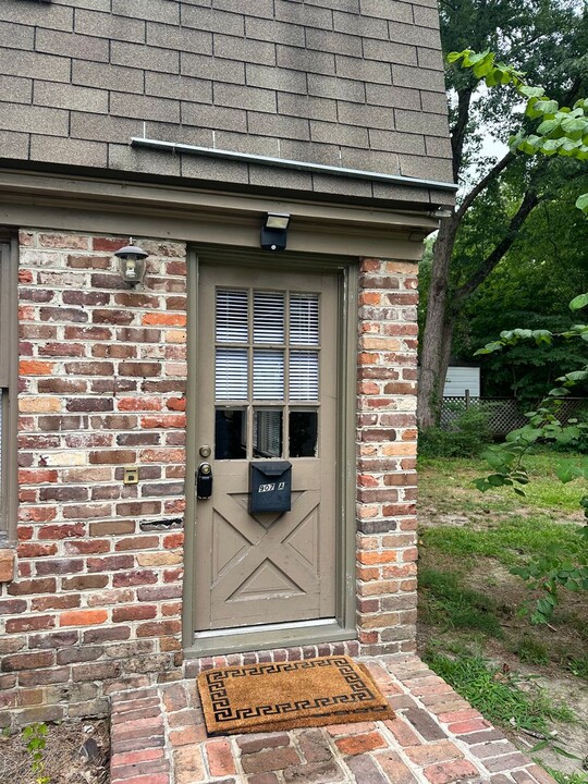 907 Lafayette St in Williamsburg, VA - Building Photo