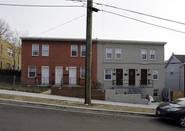 425 60th St NE in Washington, DC - Foto de edificio - Building Photo