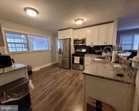 302 Iris Rd in Cherry Hill Township, NJ - Building Photo - Building Photo