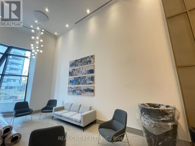 430 Square One Dr in Mississauga, ON - Building Photo - Building Photo