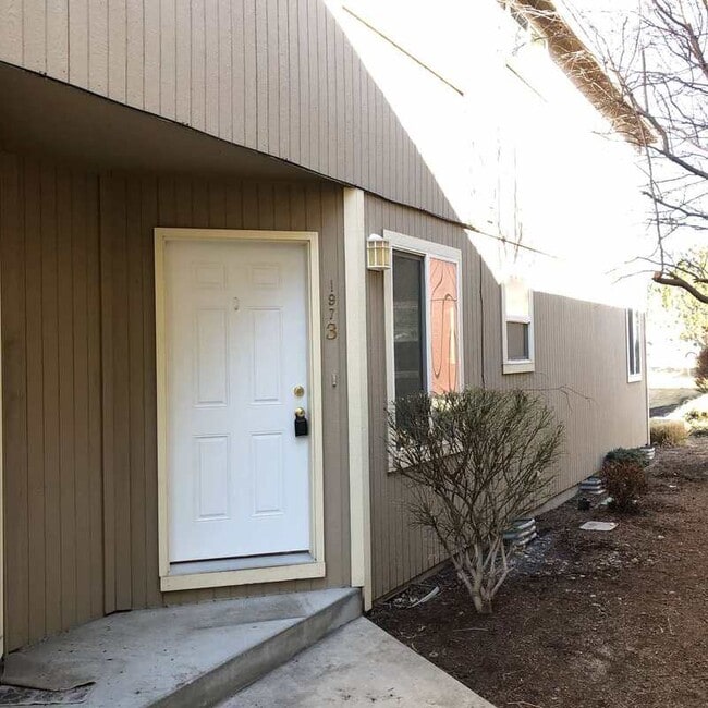 1973 SW Canyon Dr in Redmond, OR - Building Photo - Building Photo