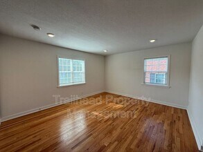 300 E Gregory Blvd in Kansas City, MO - Building Photo - Building Photo