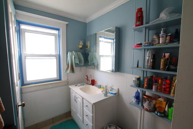 710 Emmet St in Ypsilanti, MI - Building Photo - Building Photo