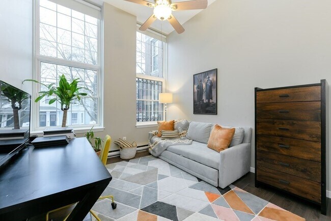 743 E 4th St, Unit 205 in Boston, MA - Building Photo - Building Photo