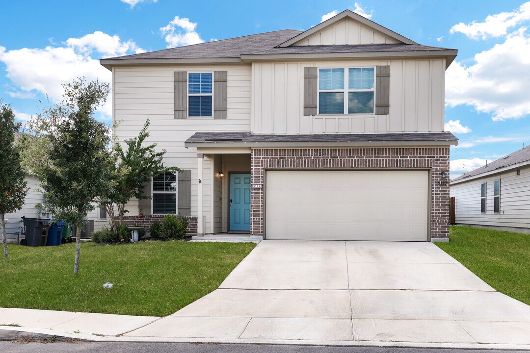 5119 Topaz Bnd in San Antonio, TX - Building Photo