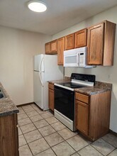 5717-5719-5719 Canaveral Dr in Columbia, MO - Building Photo - Building Photo