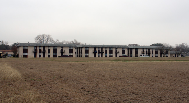 Sunset Terrace Apartments in Seguin, TX - Building Photo - Building Photo