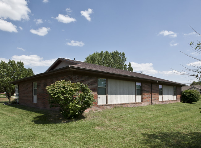 Sunflower Senior Apartments in Andover, KS - Foto de edificio - Building Photo