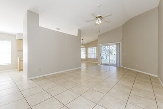 4425 Preston Woods Dr in Valrico, FL - Building Photo - Building Photo