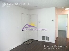 5808 Shadow Creek Dr in Sacramento, CA - Building Photo - Building Photo