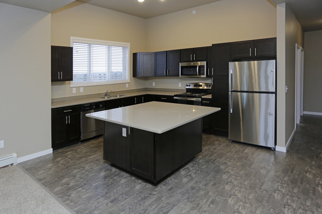 Pinecrest Apartment Homes in Fargo, ND - Foto de edificio