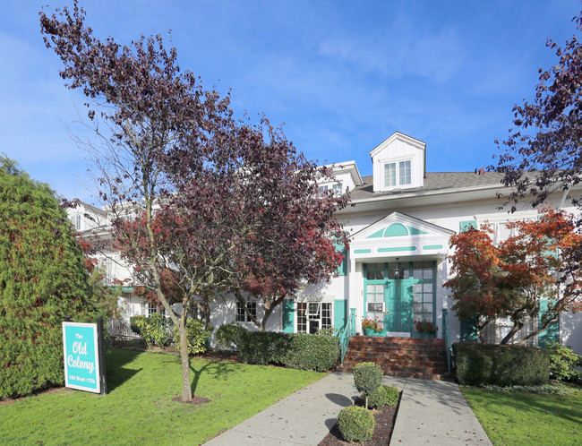 The Old Colony in North Vancouver, BC - Building Photo - Building Photo