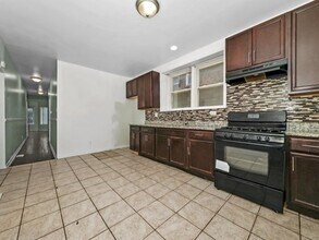 8352 S Peoria St, Unit 8352 S Peoria in Chicago, IL - Building Photo - Building Photo