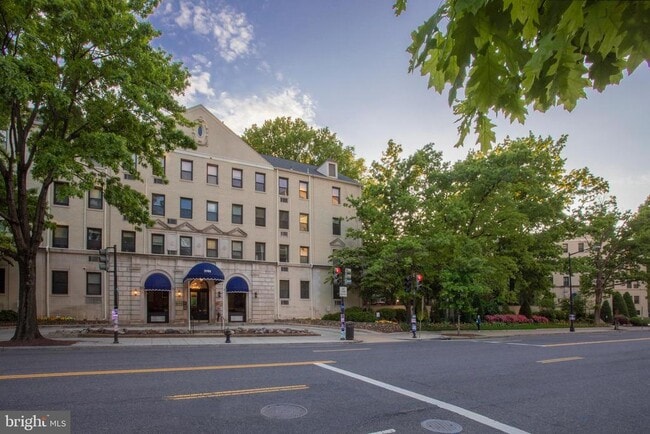 3100 Connecticut Ave NW in Washington, DC - Foto de edificio - Building Photo