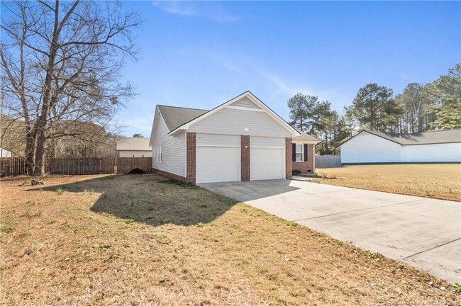 166 Oakview Dr in Raeford, NC - Building Photo - Building Photo