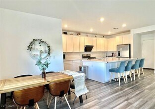 9816 Berkley Brk Ct in Enterprise, NV - Building Photo - Building Photo