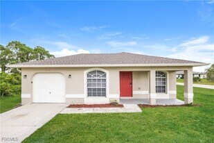 3119 66th St W in Lehigh Acres, FL - Building Photo