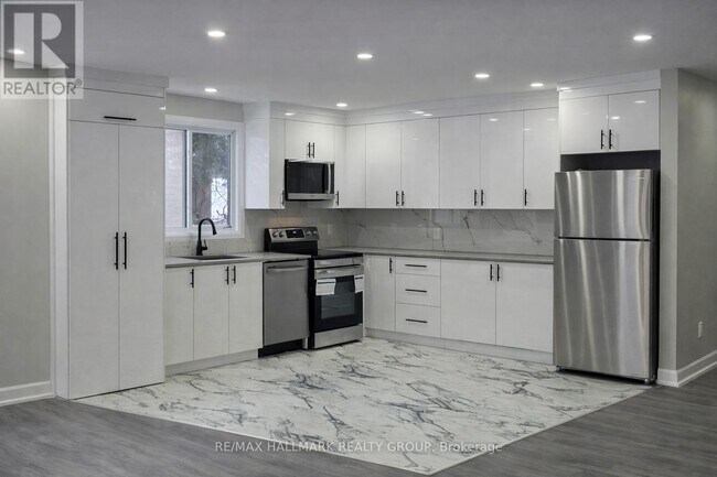 131 Camelia Ave in Ottawa, ON - Building Photo - Building Photo