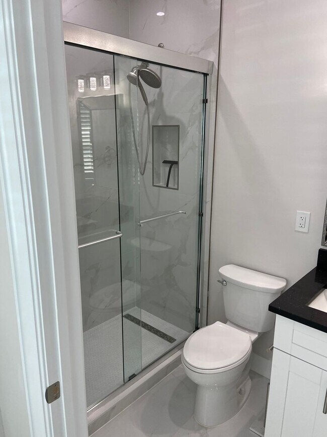 3677 37th Ave NE in Naples, FL - Foto de edificio - Building Photo