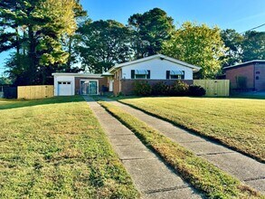 1716 Sunrise Dr in Virginia Beach, VA - Building Photo - Building Photo