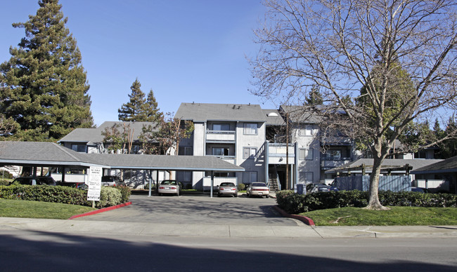 Cypress Glen in Hayward, CA - Foto de edificio - Building Photo