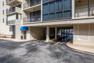 Seamark in St Pete Beach, FL - Foto de edificio - Building Photo
