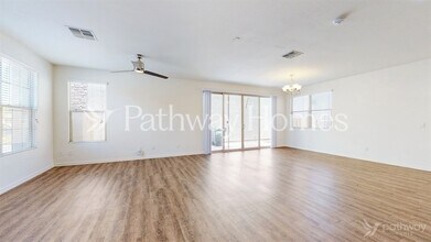 3442 W Hayduk Rd in Phoenix, AZ - Foto de edificio - Building Photo