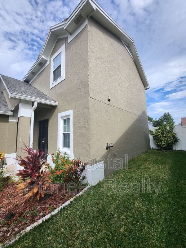 10121 Sea spray Pl in Tampa, FL - Building Photo - Building Photo