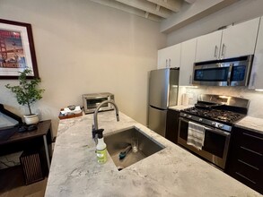 52 Broad St, Unit 1 BED VERY CLEAN  Modern in Boston, MA - Foto de edificio - Building Photo