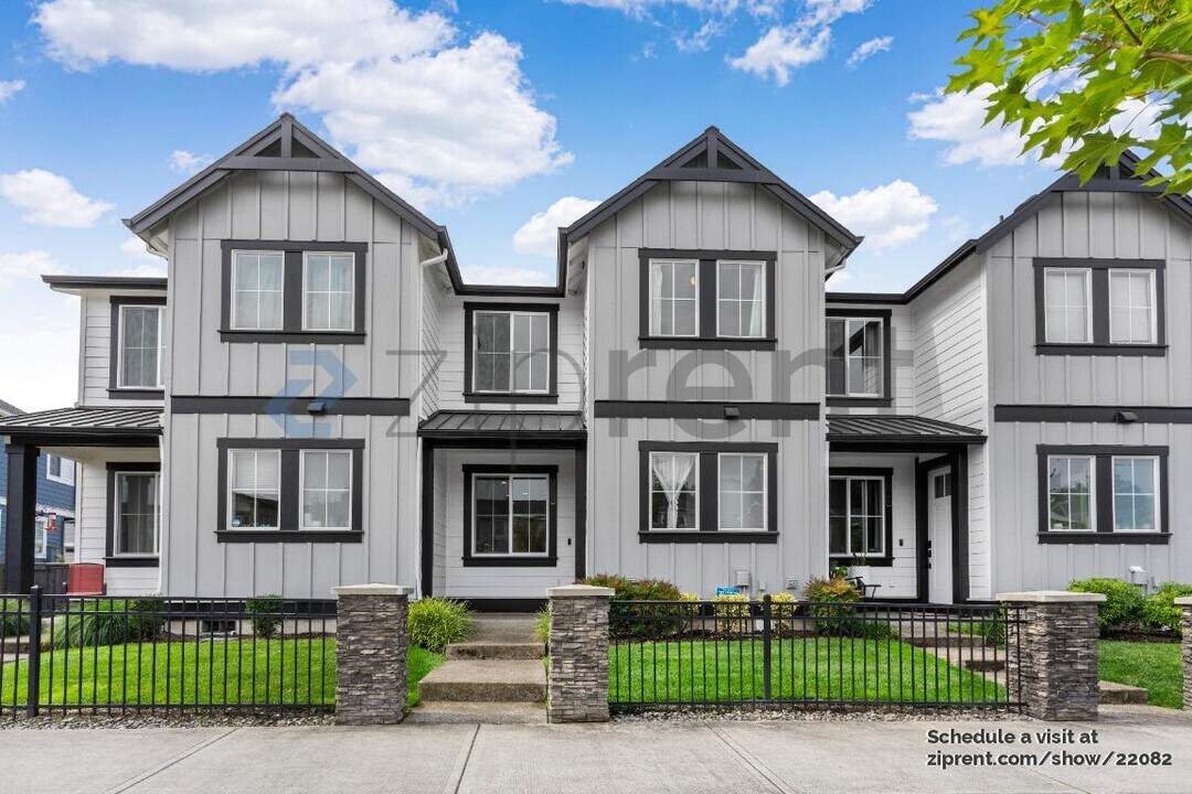 4111 SE Century Blvd in Hillsboro, OR - Building Photo