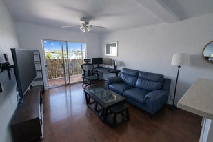 460 Golden Ave, Unit 430 in Long Beach, CA - Building Photo