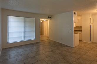 Sonterra Apartments in Oklahoma City, OK - Foto de edificio - Interior Photo