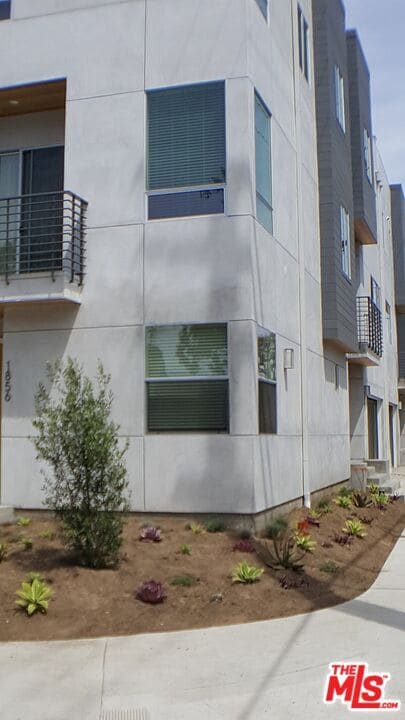 11733 Missouri Ave in Los Angeles, CA - Building Photo - Building Photo