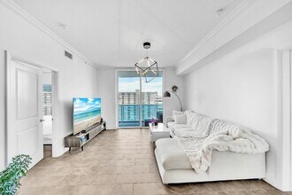 1945 S Ocean Dr, Unit 1803 in Hallandale Beach, FL - Foto de edificio - Building Photo