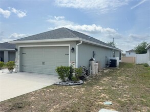 453 Pentas Ln in Haines City, FL - Foto de edificio - Building Photo