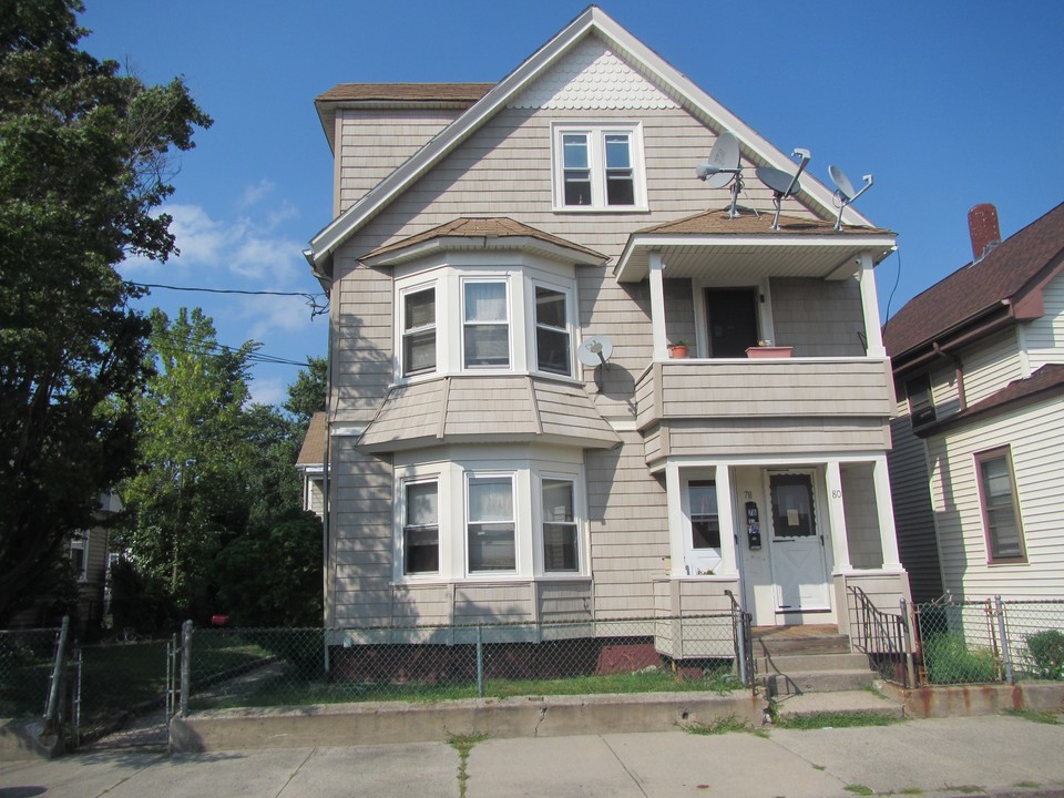 78 Japonica St in Pawtucket, RI - Foto de edificio