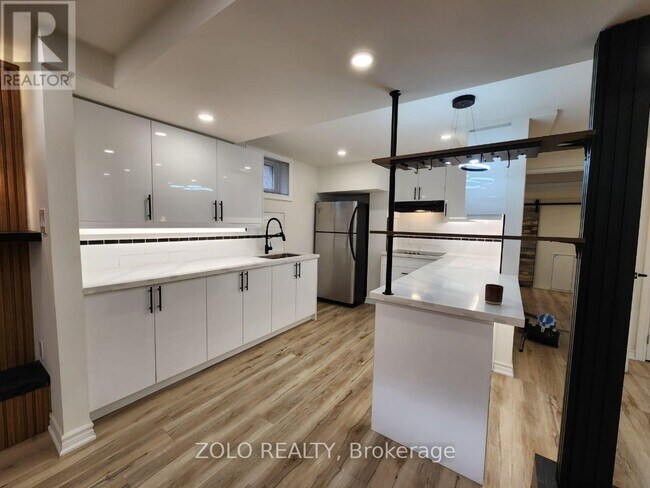 3 Cabot Ct in Aurora, ON - Building Photo - Building Photo