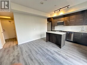 15-1515 Ellerslie Ave in Toronto, ON - Building Photo - Building Photo